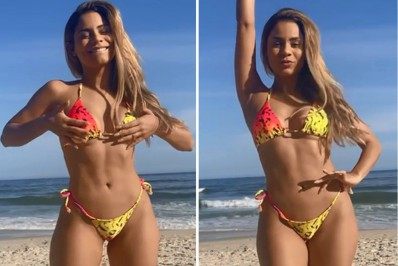 Lexa arranca suspiros dos seguidores ao dançar de biquíni na praia