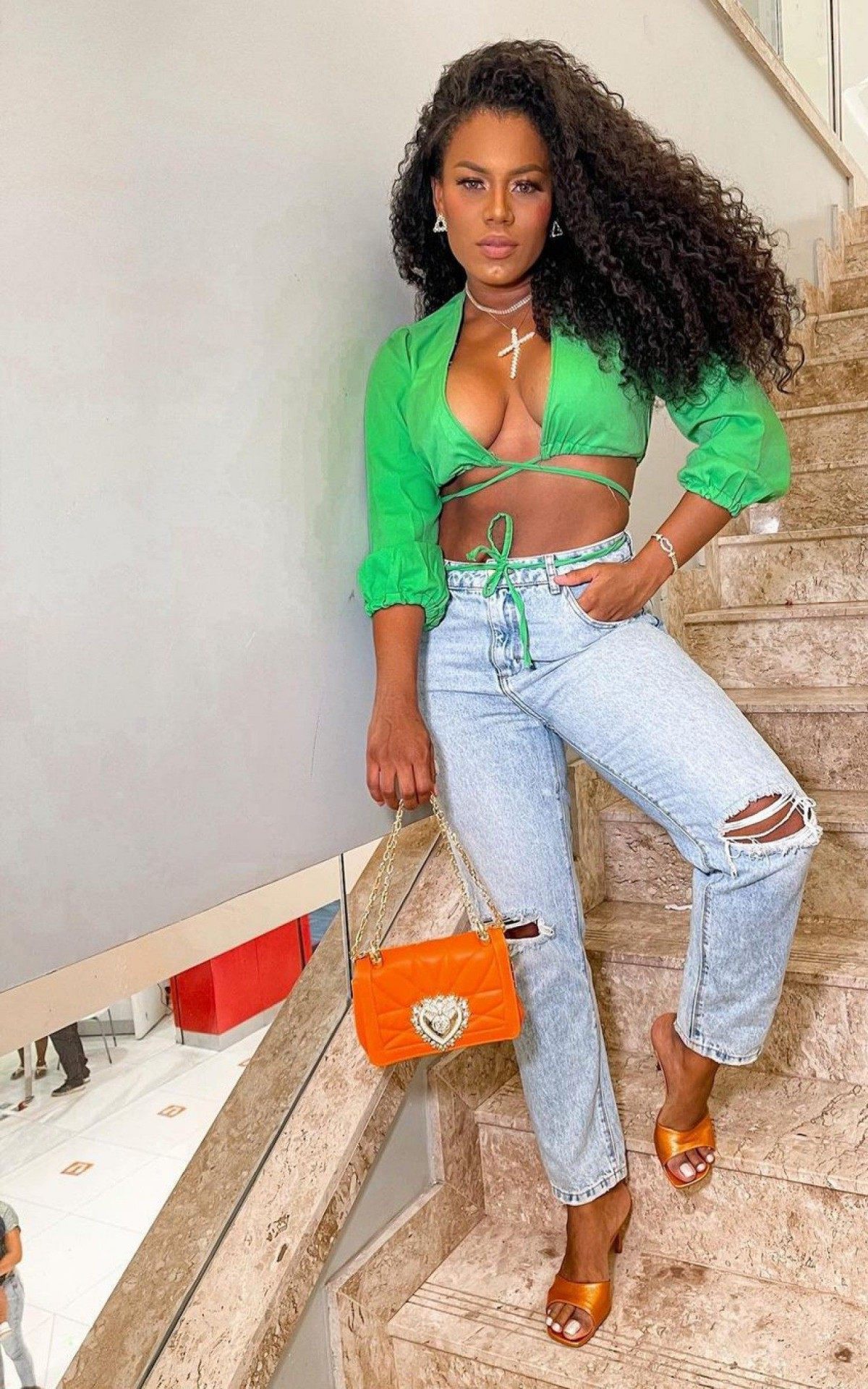 Influenciadora digital denuncia racismo em loja; V&iacute;deo