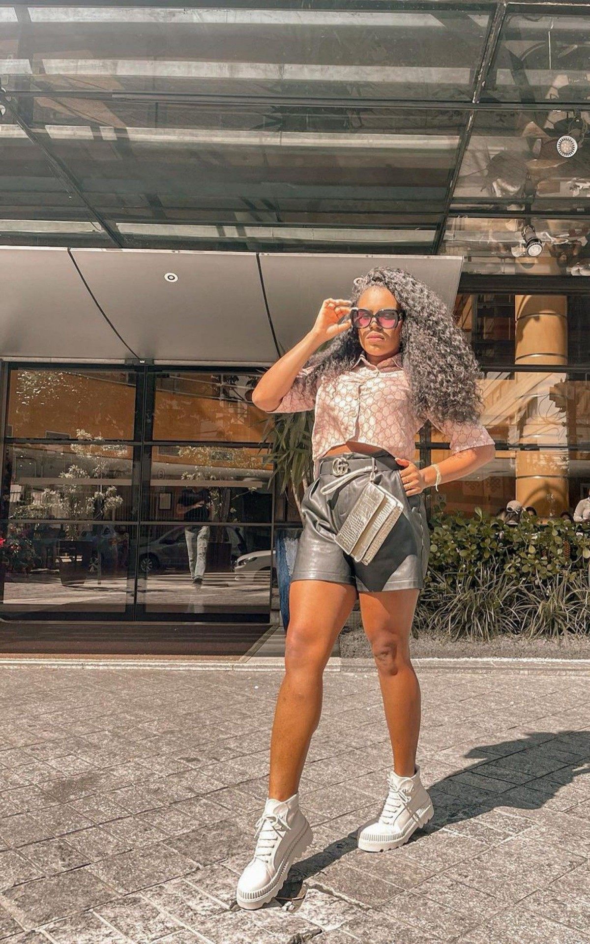 Influenciadora digital denuncia racismo em loja; V&iacute;deo