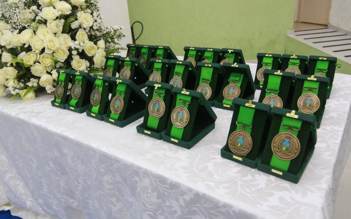 Profissionais da sa&uacute;de de Saquarema s&atilde;o homenageados com a Medalha do M&eacute;rito