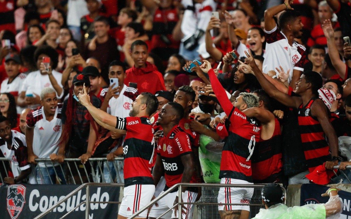 Apresentador do Grupo Globo exalta reencontro do Flamengo com torcida: 'A foto tirada pelo Diego é simbólica'
 - Foto: Gilvan de Souza/Agencia O Dia