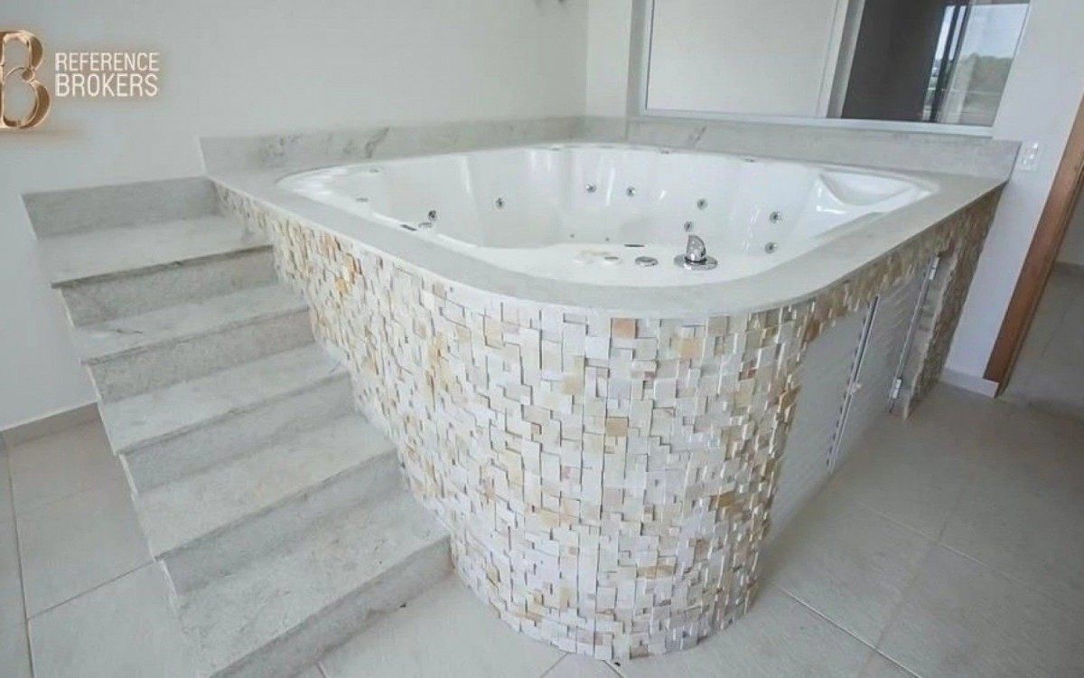 Deolane Bezerra negocia compra de mans&atilde;o avaliada em R$ 11 milh&otilde;es em Alphaville, em S&atilde;o Paulo