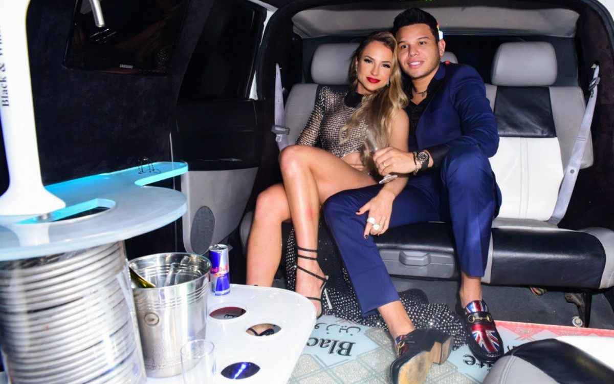 Gabi Martins e Tierry chegaram de limousine