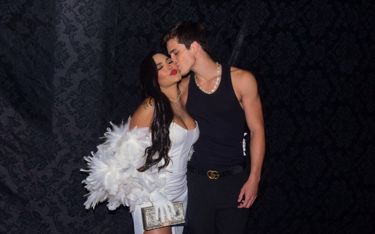 Ex-BBB Flay e o namorado