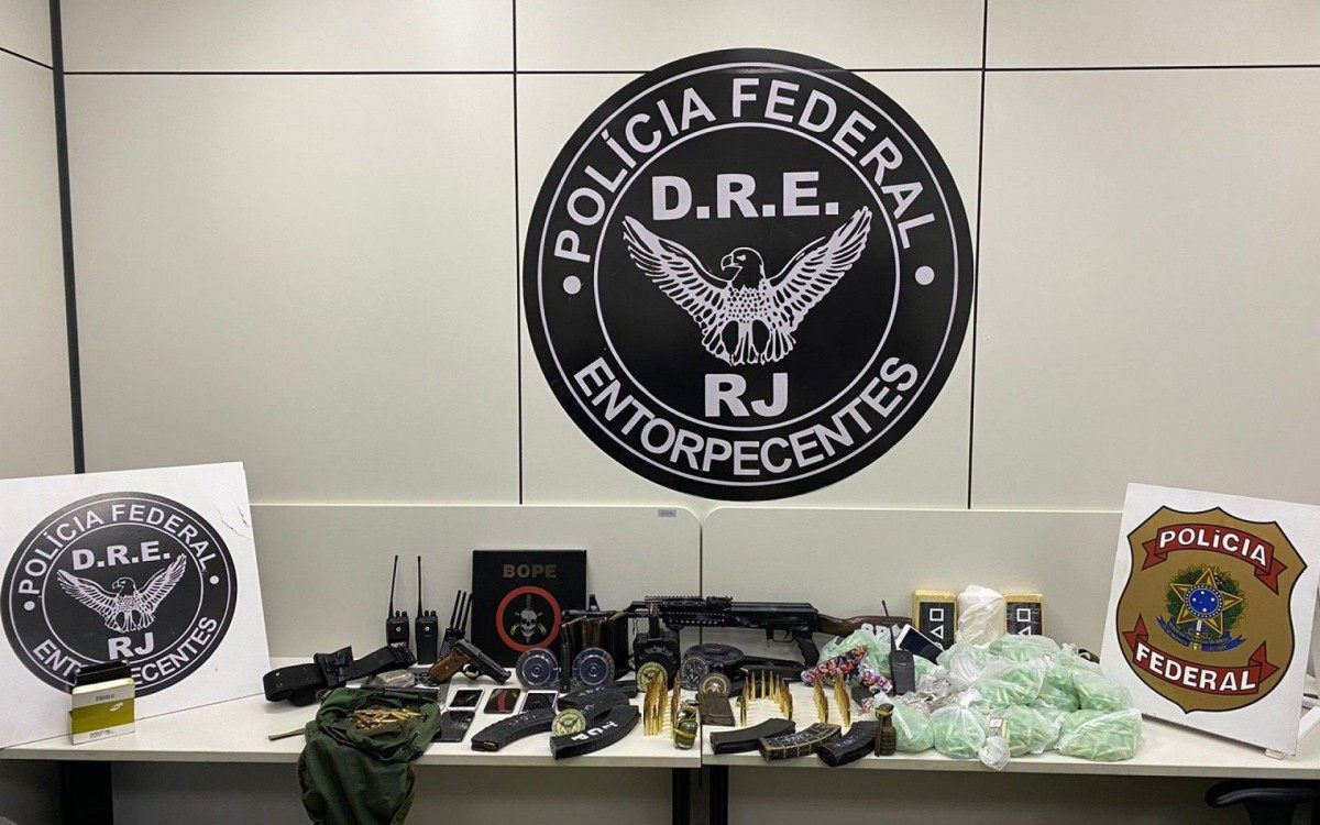 Pol&iacute;cia Federal apreendeu armas, drogas e muni&ccedil;&atilde;o em a&ccedil;&atilde;o no Complexo da Mar&eacute;