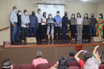 Prefeitura de Quissamã entrega 470 notebooks, aos professores da rede municipal