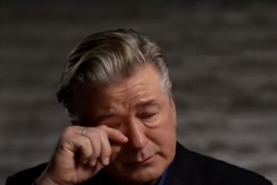Alec Baldwin é acusado e ameaçado por manifestante pró-Palestina
