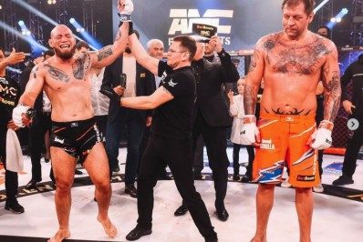 Márcio Pedra, de Belford Roxo, vence luta no primeiro round em evento de MMA na Rússia