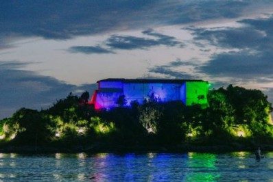 Pontos turísticos de Cabo Frio recebem iluminação natalina