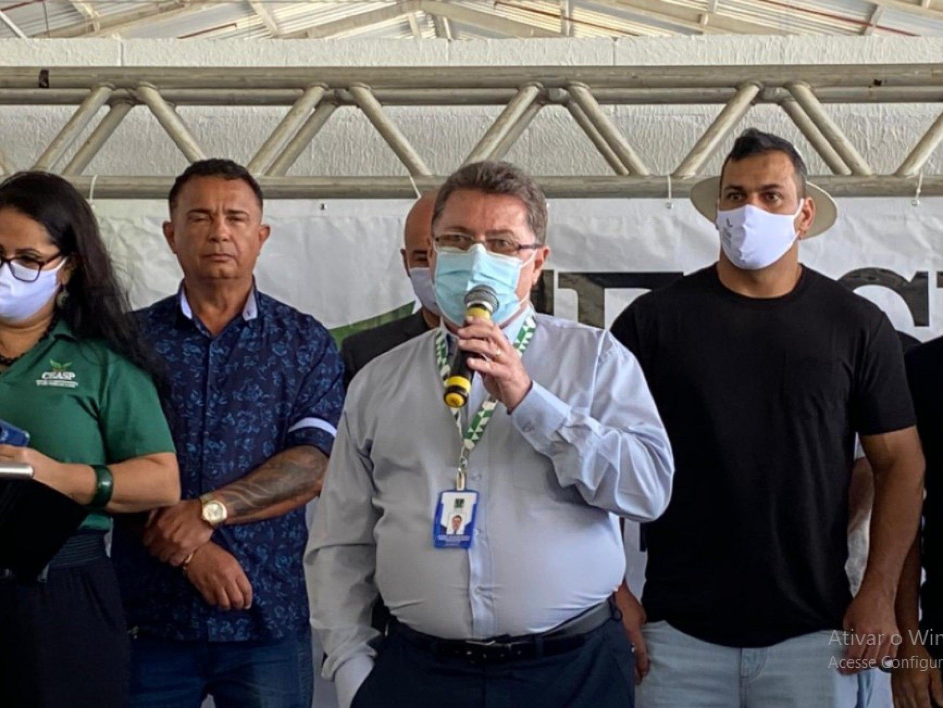 Presidente do DER, Herbert Marques, disse que licita&ccedil;&atilde;o para recapeamento da RJ 140 j&aacute; estava pronta. Mas n&atilde;o deu prazo para iniciar os trabalhos. Enquanto isso, haja buraco e paci&ecirc;ncia.  - Renata Cristiane 