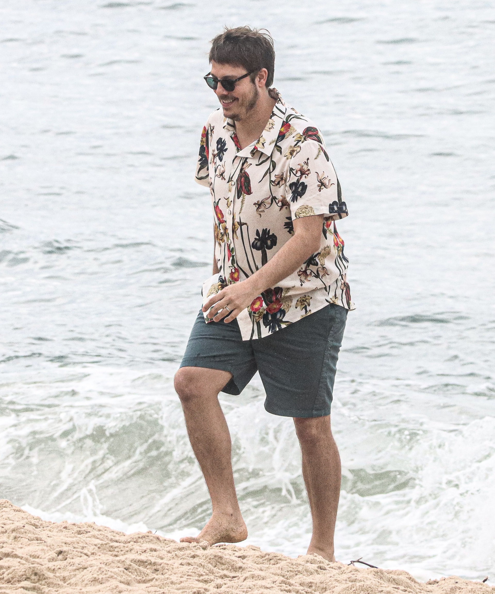  Fábio Porchat gravando na Praia de Grumari no Rio de Janeiro - Ag.news
