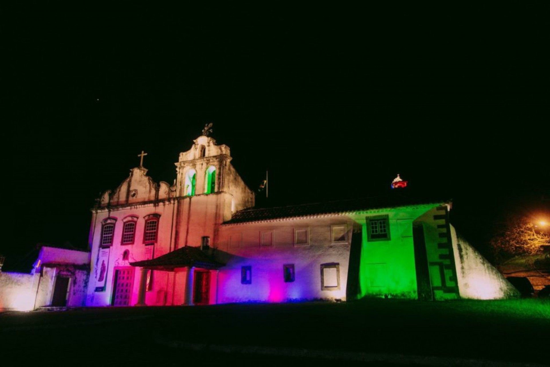 Fachadas do Forte São Mateus, Convento, Capela do Morro da Guia e Igreja Matriz já estão no clima do Natal
 - Divulgação