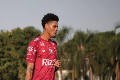 Vasco demonstra interesse em lateral do Vila Nova