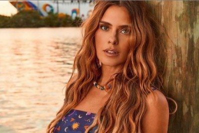 Carolina Dieckmann posta foto de biquíni e reclama do frio: 'Que clima é esse?'