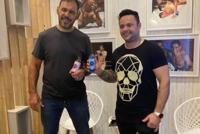 Minotouro desafia cantor para maratona de treinos em sua academia no Rio