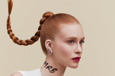 Em rede social, Marina Ruy Barbosa conta como aprendeu a fumar para série