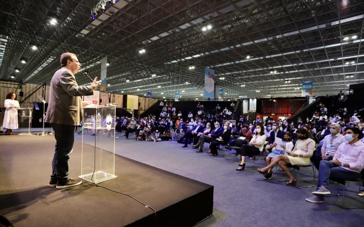 O prefeito do Rio, Eduardo Paes, participou da cerimônia de abertura da Bienal do Livro, nesta sexta-feira (3) - Beth Santos/Prefeitura do Rio