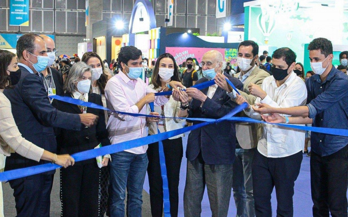 O prefeito Eduardo Paes se juntou aos secretários de Cultura e Educação na abertura da Bienal do Livro Rio - Gui Espindola/Prefeitura do Rio