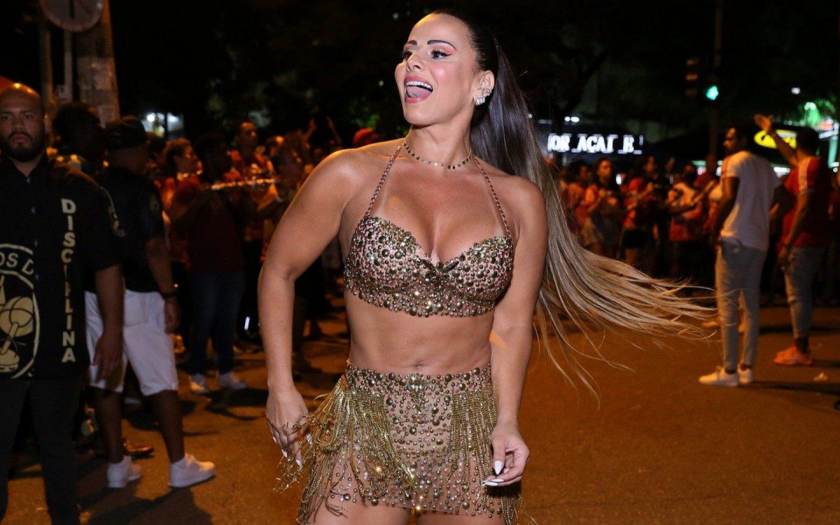 Viviane Ara Jo Mostra Samba No P No Primeiro Ensaio De Rua Do Salgueiro O Dia Na Folia O Dia