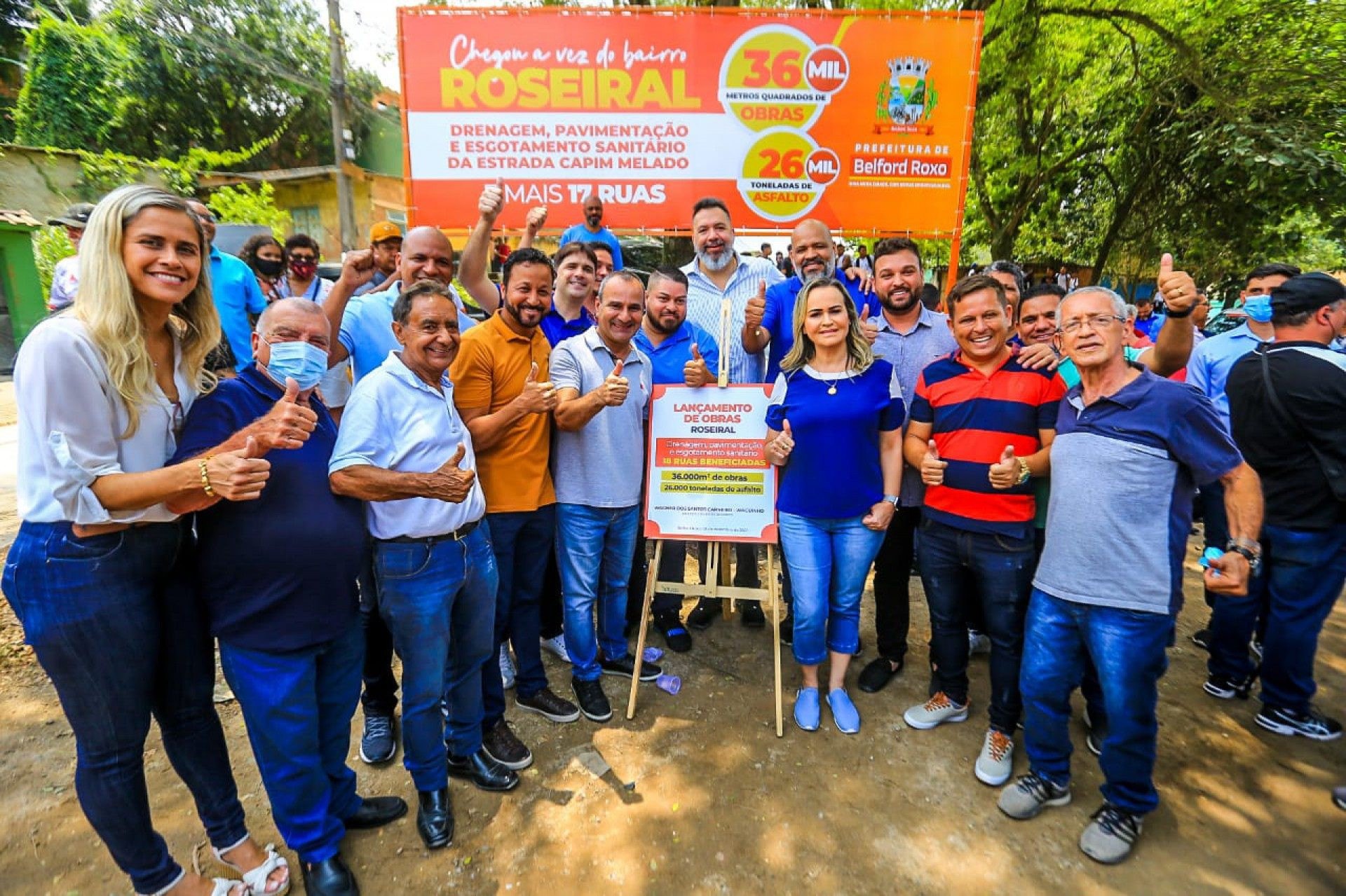 Waguinho, Daniela do Waguinho e Marcio Canella anunciaram obras para 17 ruas do bairro Roseiral - Rafael Barreto / PMBR