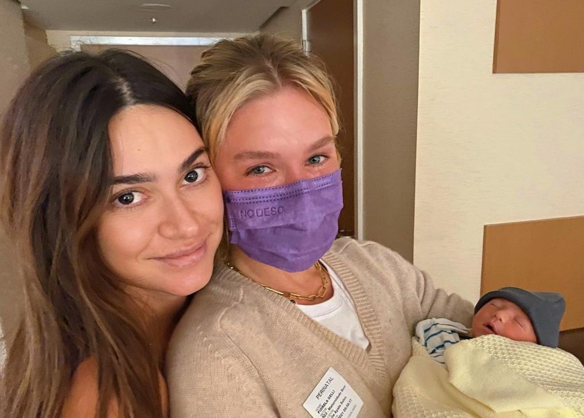 Fiorella Mattheis visita Thaila Ayala em maternidade no Rio - Fotógrafo: Vagner Carvalho