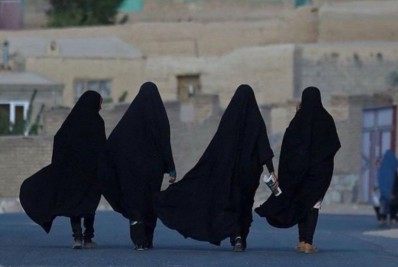 Afeganistão: Talibã proibe casamento forçado de mulheres