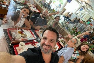 Fátima Bernardes comemora retomada de praça de alimentação da Globo: 'Quase dois anos'