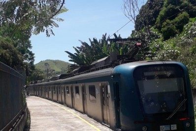 Trens dos ramais Deodoro/Santa Cruz e Japeri apresentam atrasos nesta segunda, por furto de cabos
