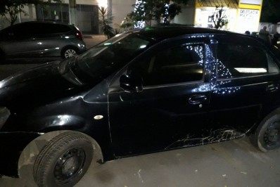 Carro roubado é recuperado após ser abandonado em Itaguaí
