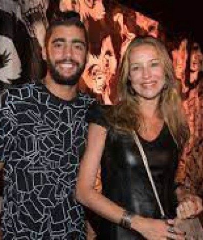 Luana Piovani reclama de Pedro Scooby  - Reprodu&ccedil;&atilde;o