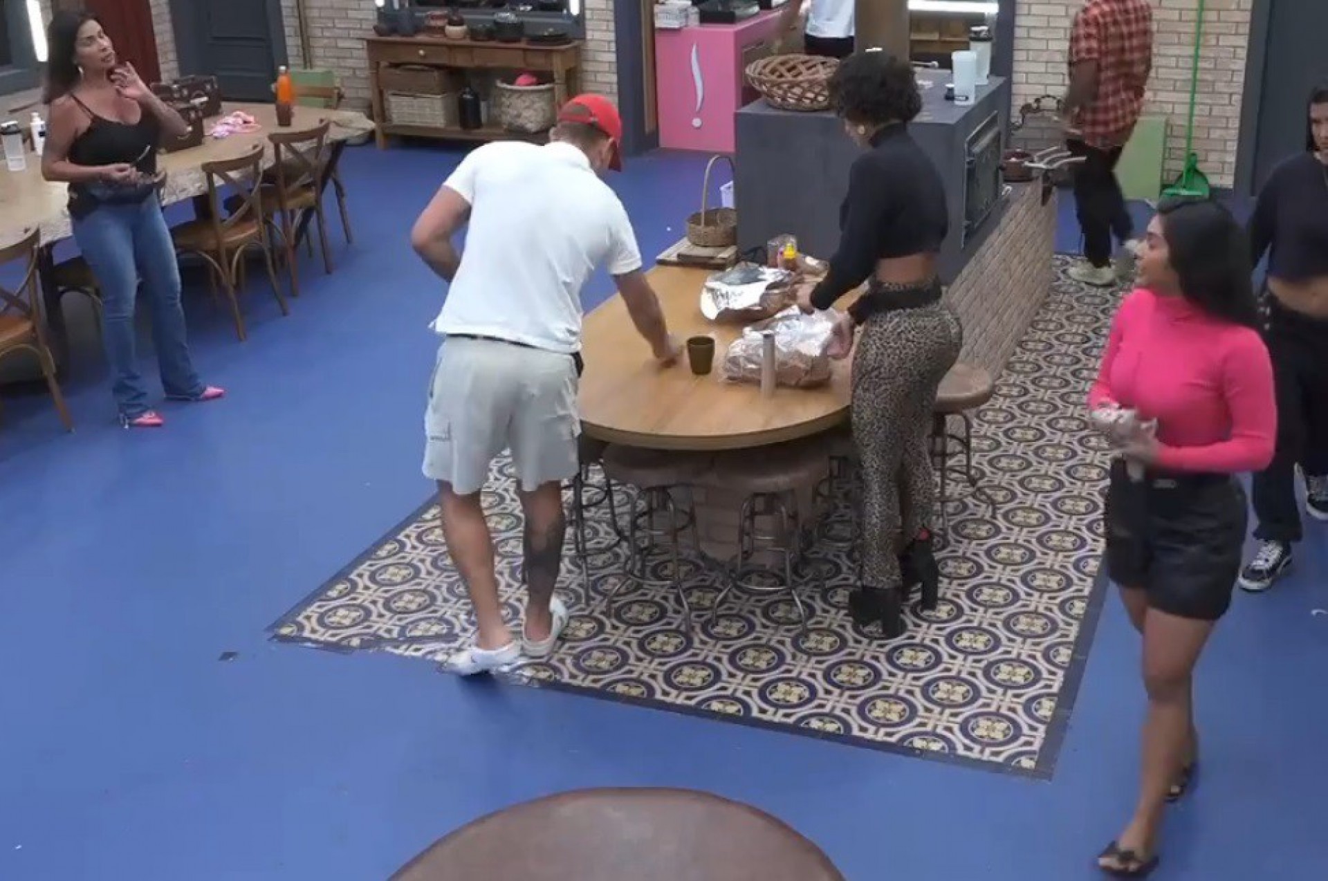 'A Fazenda 13': Mileide Mihaile e Solange Gomes brigam  - reprodução de vídeo