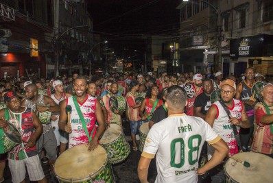 Grande Rio inicia temporada de ensaio de rua em Duque de Caxias