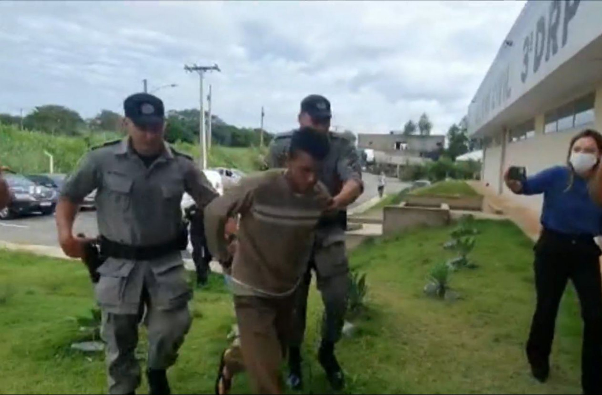 Acusado de matar três pessoas na última semana, Wanderson Protácio se entregou no sexto dia de buscas - Reprodução/TV Globo