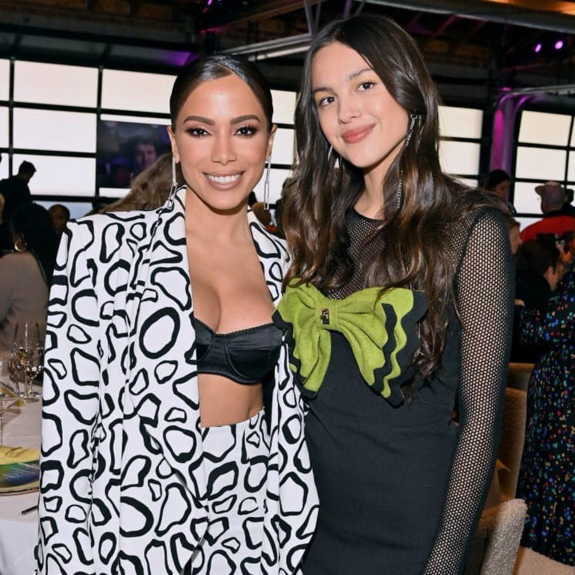 Anitta posou com grandes nomes como Olivia Rodrigo, Lana Del Rey e Kali Uchis durante o evento - Reprodução/Instagram