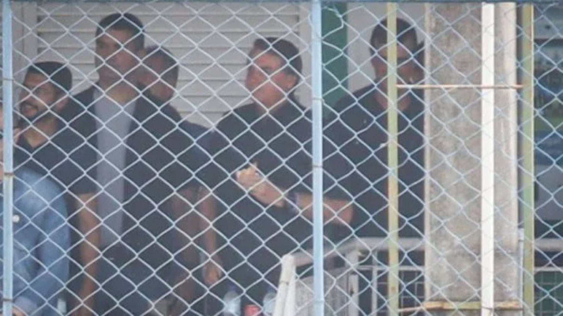 Bolsonaro vai a clube assistir final de campeonato de futebol em Brasília
