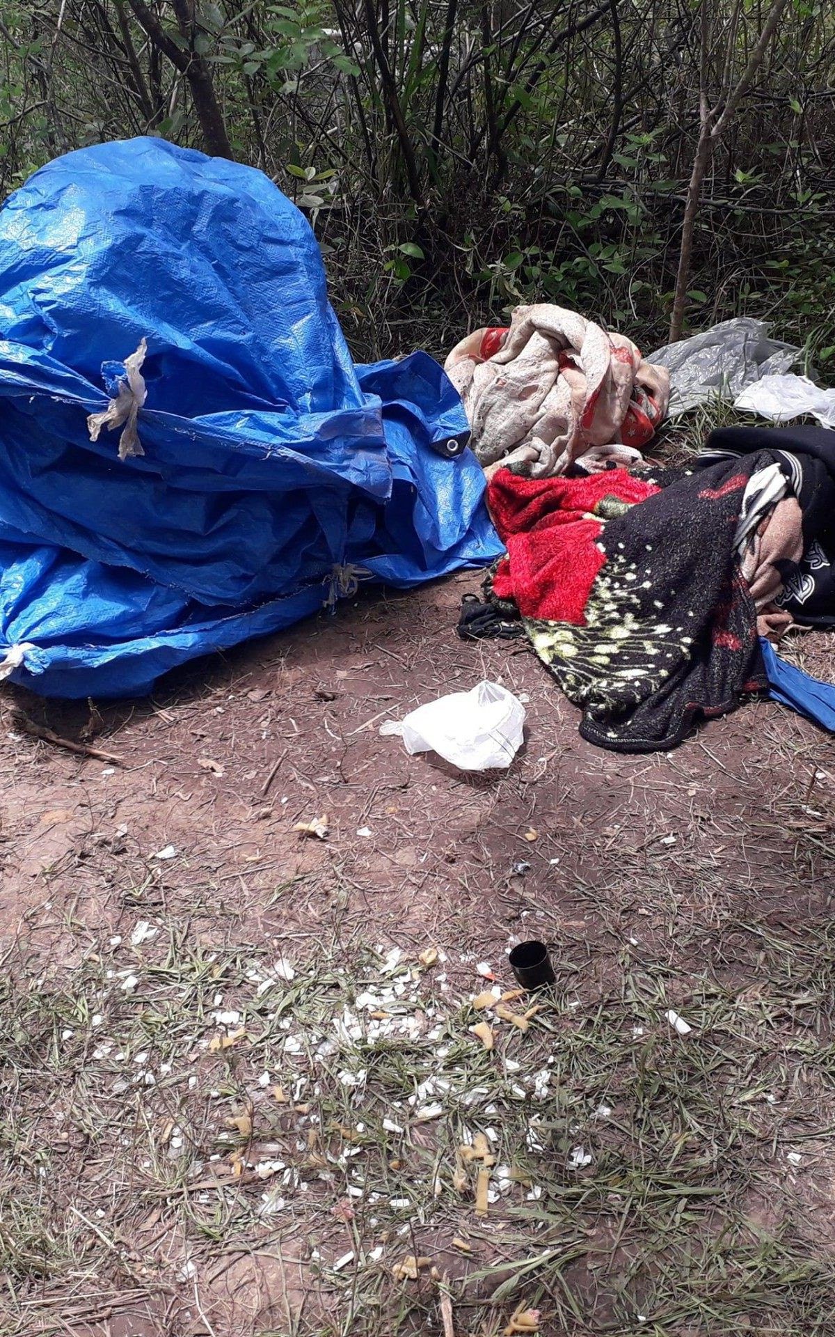 Pol&iacute;cia Militar encontra acampamento de traficantes em Saquarema