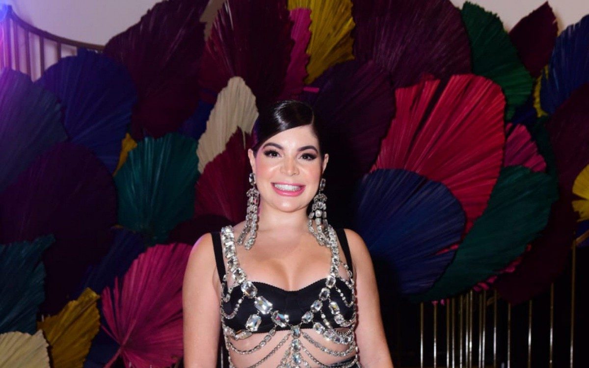 Gessica Kayane chegando  para sua festa Farofa da Gkay - Fortaleza/CE 