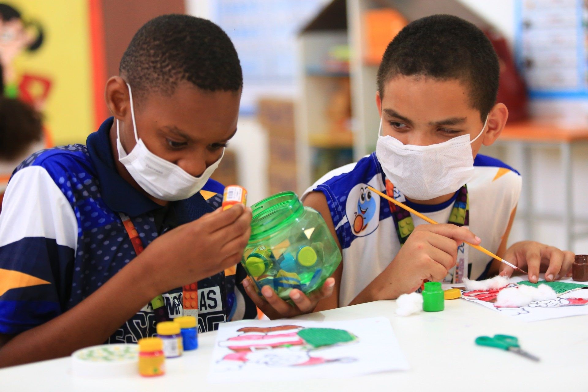 Vitor Daniel e Davi Francisco estudam na Escola Municipal Manoel Gomes, no bairro S&atilde;o Bernardo - Rafael Barreto / PMBR
