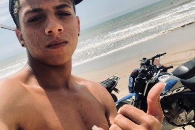 Motoboy desaparecido é encontrado morto com pernas e mãos amarradas em praia de Cabo Frio