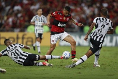 Gabigol perde pênalti e Flamengo se despede do Maracanã com derrota para o Santos