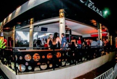 Troca de tiros em bar deixa mulher ferida durante a madrugada