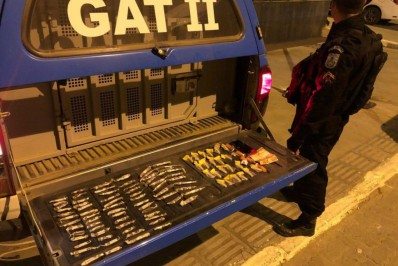 PM prende acusados de tráfico de drogas em Araruama