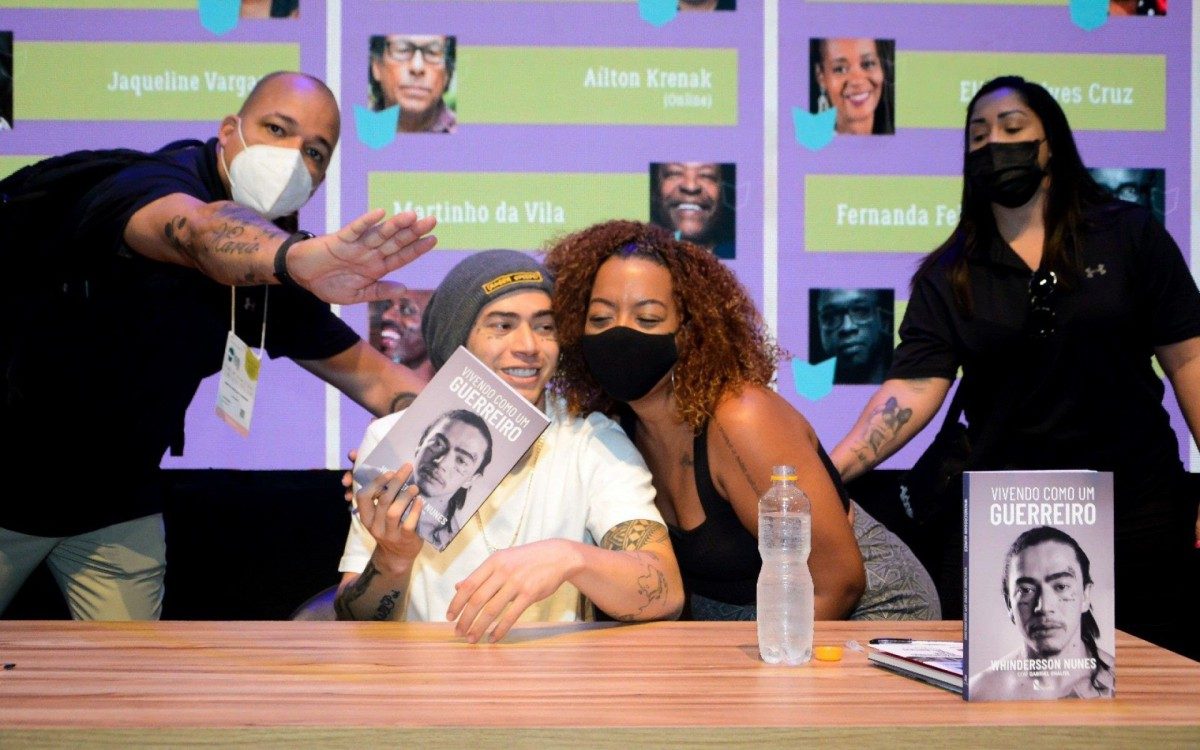 Whindersson Nunes & Gabriel Chalita se lan&ccedil;am na Bienal do Livro na Barra da Tijuca no Rio de Janeiro. (Do interior do Piau&iacute; para o Mundo )