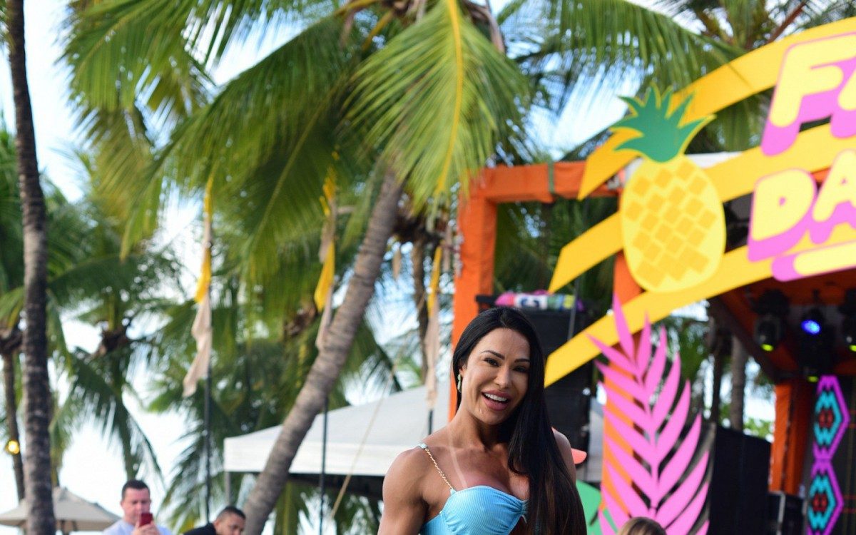 Gracyanne Barbosa mostrou seu corp&atilde;o sarado na 'Pool Party', da Farofa da Gkay