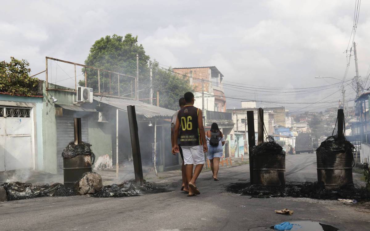 Policia - Opera&ccedil;ao Policia Militar no Morro da Serrinha, em Madureira, zona norte do Rio.