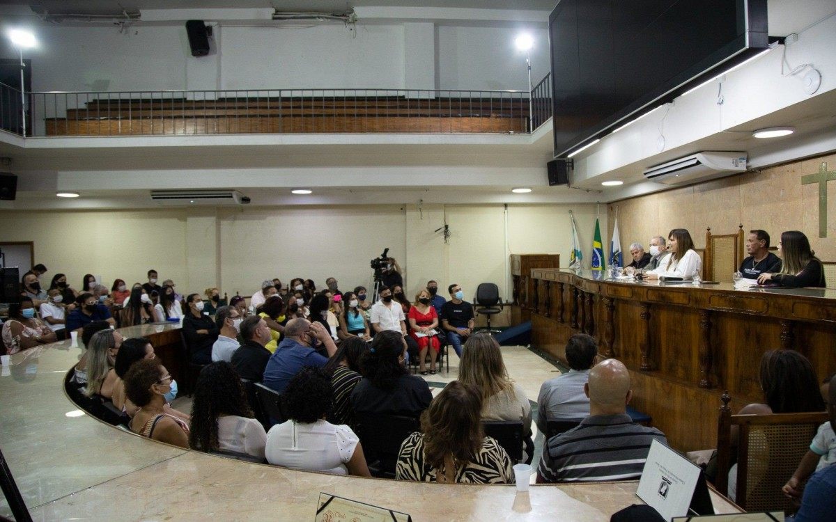 Câmara de Caxias faz homenagens para servidores da Policlínica - Art Vídeo/ Victor Hugo/Divulgação