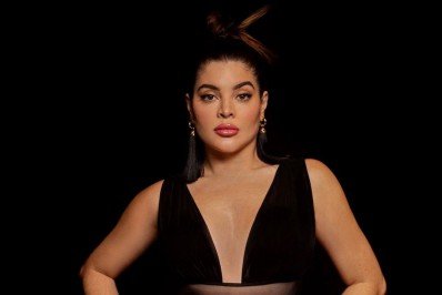 Gkay aposta em look ousado para segundo dia de festa