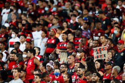 Criticado por torcedores do Flamengo, jogador encaminha acerto com clube europeu para receber salário de R$ 1 milhão