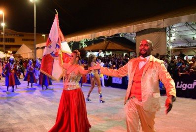 Inocentes de Belford Roxo brilha na festa de lançamento de sambas-enredos da Série Ouro