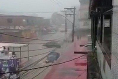 Chuva causa alagamentos em vários pontos da cidade na tarde desta-terça-feira